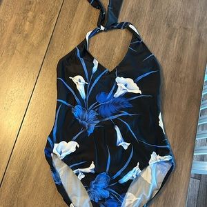 Cherokee Women’s Halter swimsuit EUC